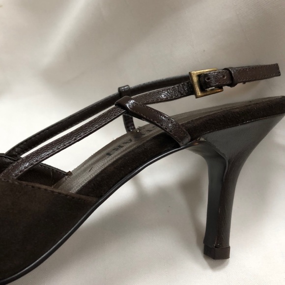 TRENDING VINTAGE SUEDE BUCKLE BACK EMBELLISHED SLING BACK PUMP NWOT - Picture 6 of 11